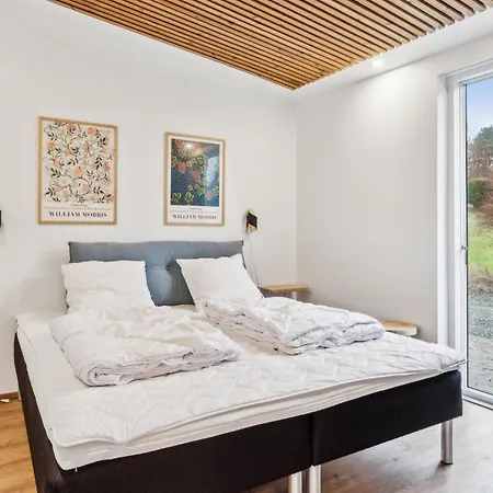 Gorgeous In With Kitchen Holiday home